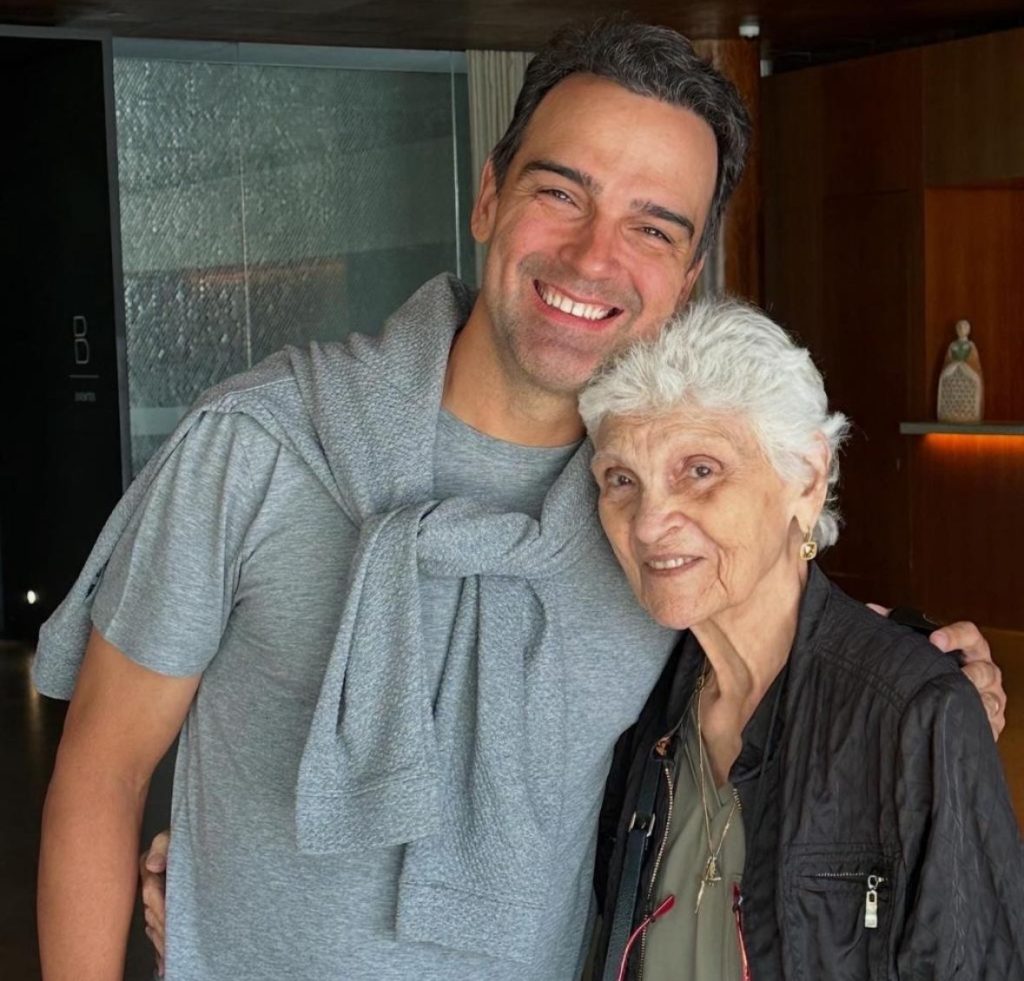 Tadeu Schmidt anuncia morte da mãe, Janira, aos 92 anos
