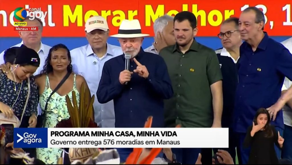 Lula participa da entrega de 576 apartamentos em Manaus