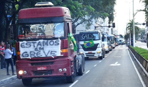 Caminhoneiros anunciam paralisação nos portos para pressionar votação da MP 1.343