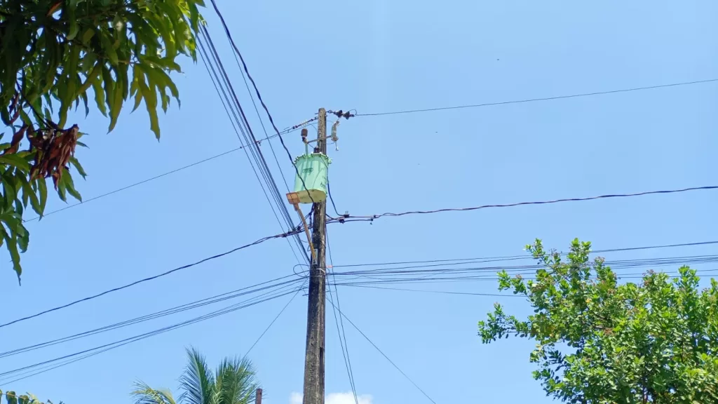 Moradores de Iranduba denunciam falhas no fornecimento de energia elétrica