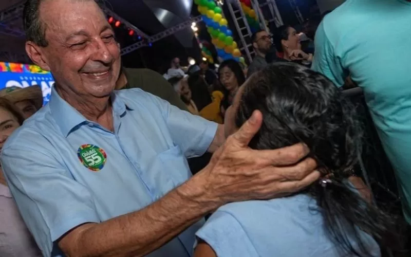 Pesquisa aponta Omar Aziz com 60,6% dos votos válidos no Amazonas