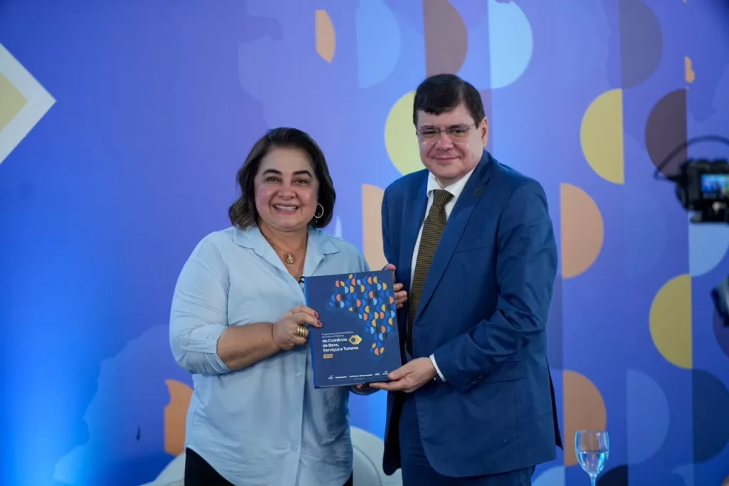 Maria do Carmo apresenta propostas para fortalecer comércio e turismo no AM