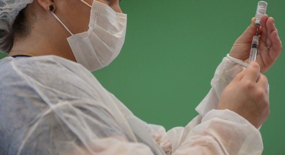 Saúde pública: Médica alerta sobre os riscos da automedicação