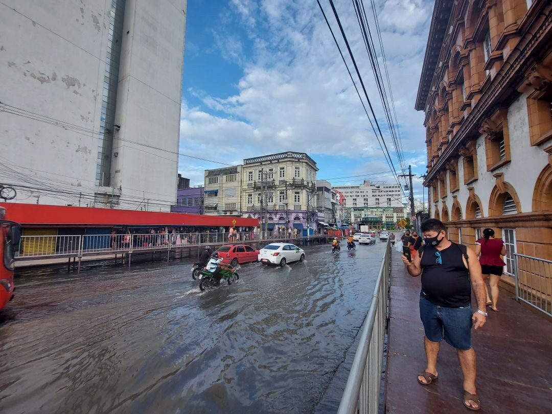 Rio Negro atinge 27,52 metros em Manaus e entra em estado de inundação