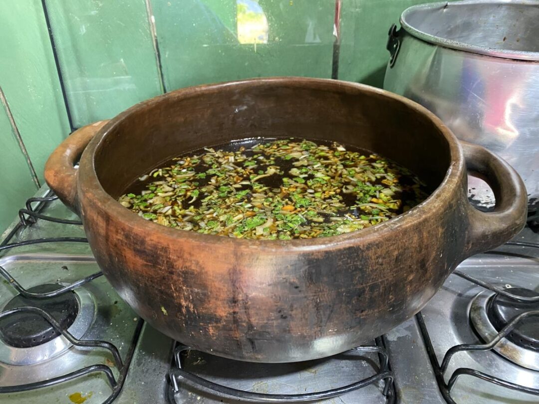 Mulheres da Serra da Lua Revolucionam o Uso do Tucupi na Culinária