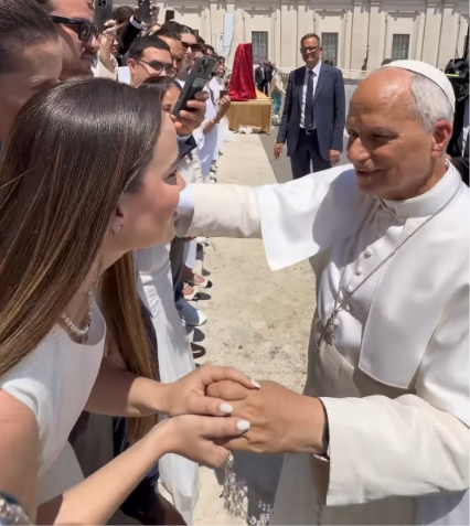 Casal do Amazonas recebe bênção do Papa Leão XIV em visita ao Vaticano