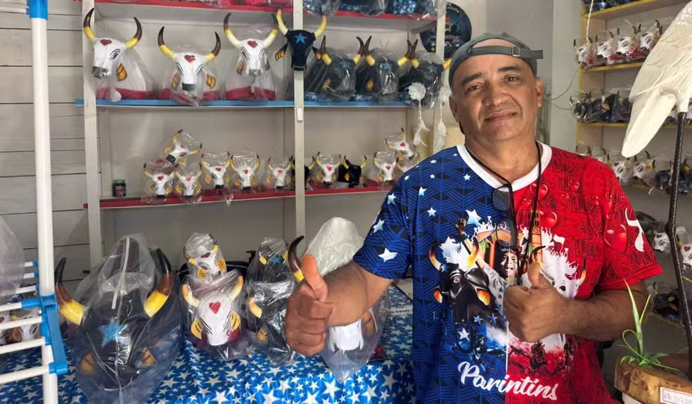 Artesão de Parintins abre loja após 34 anos de produção de boizinhos