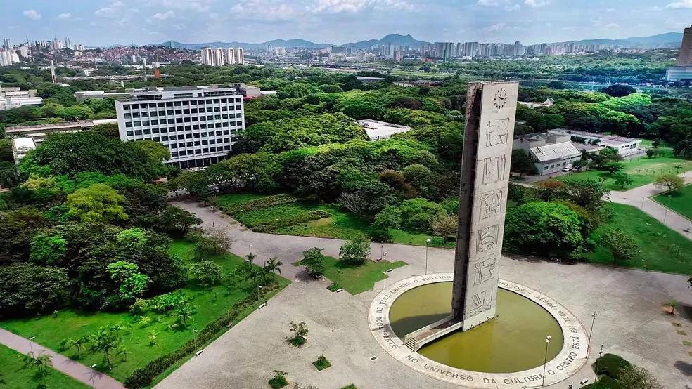 Universidades brasileiras enfrentam queda em ranking global devido a cortes orçamentários