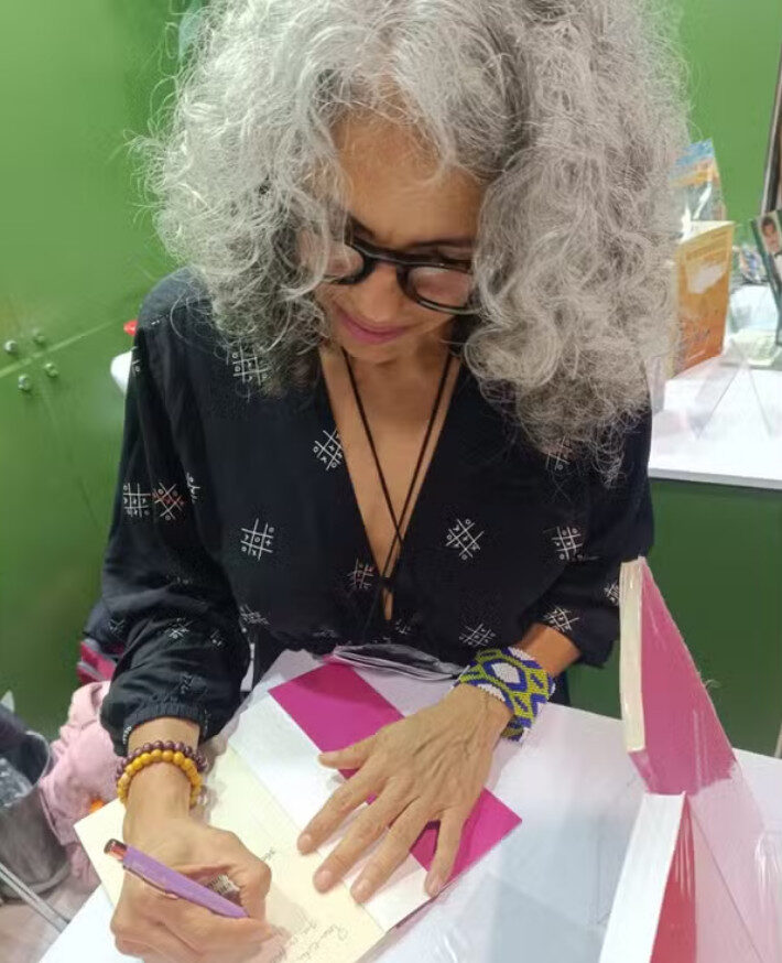Economista publica livro sobre feminicídio inspirado em sonhos