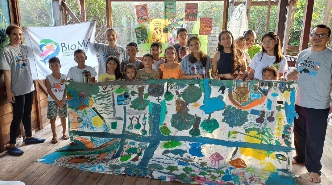 Boto cor-de-rosa, sentinela dos rios, e os desafios para sua conservação na Amazônia
