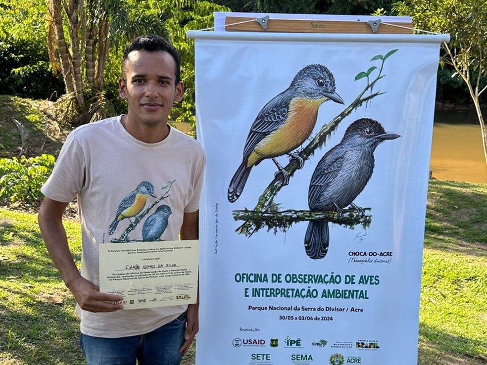 Jovem acreano transforma paixão por aves em guia na Amazônia